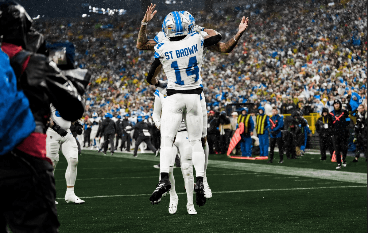 Lions continue to roll, knocking off division-rival Packers,&nbsp;24-14